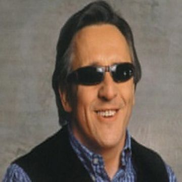 Chanteur Gilbert MontagnÃ©