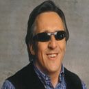Chanteur Gilbert MontagnÃ©